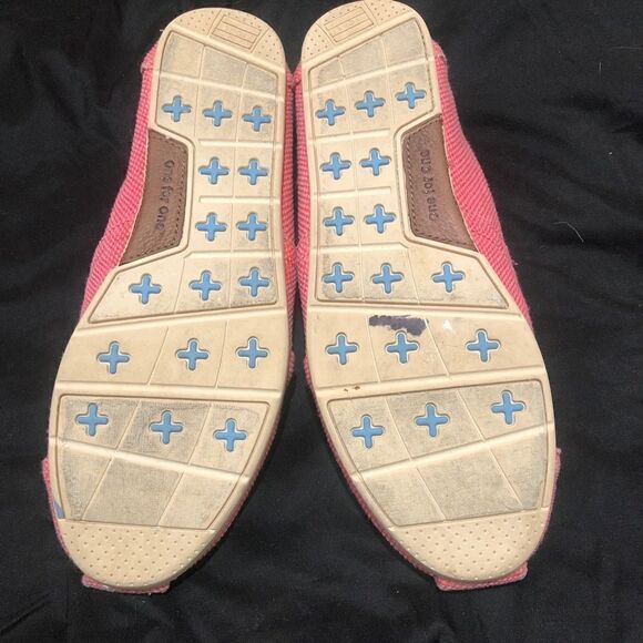 TOMS pink with white skullโshoes - unknown size 8-1/2 to 9 maybe VERYโCUTE - Picture 10 of 16